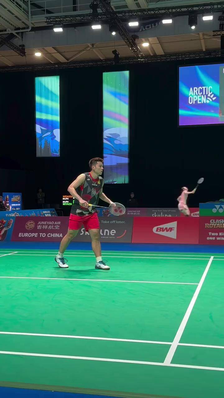 育舞台的中 育舞台的中